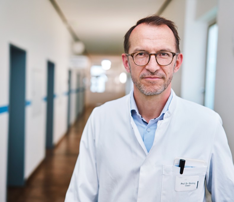 Porträt von Prof. Dr. med. Thomas Gösling, Chefarzt der Klinik für Unfallchirurgie und Orthopädie, Klinikum Braunschweig. Quelle: DGUV